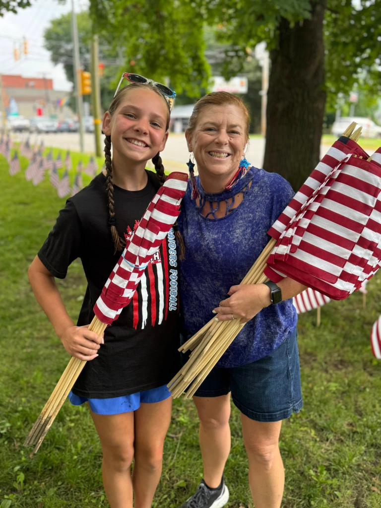Help us Collect Flags for Four Corners Park and to set a record for the most American Flags Waived at the same time. 
